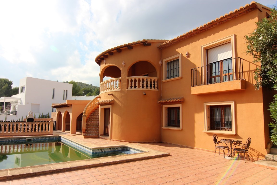 Traditionele Spaanse villa met prachtige uitzichten over het landschap te koop in Pedreguer