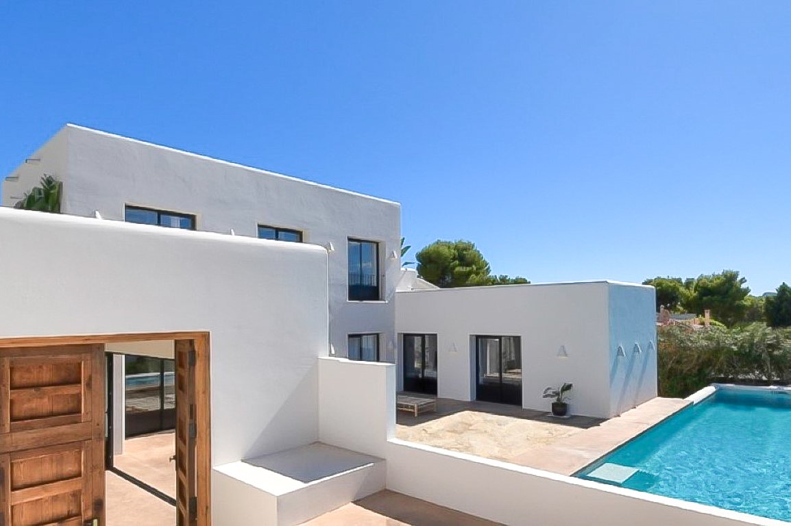 6389BEN Compleet gerenoveerde Ibiza stijl villa te koop in San Jaime te Benissa