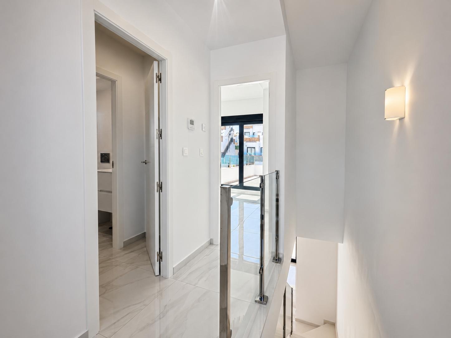 C3XY7121NUC Villa contemporánea con piscina privada en venta en Polop de la Marina