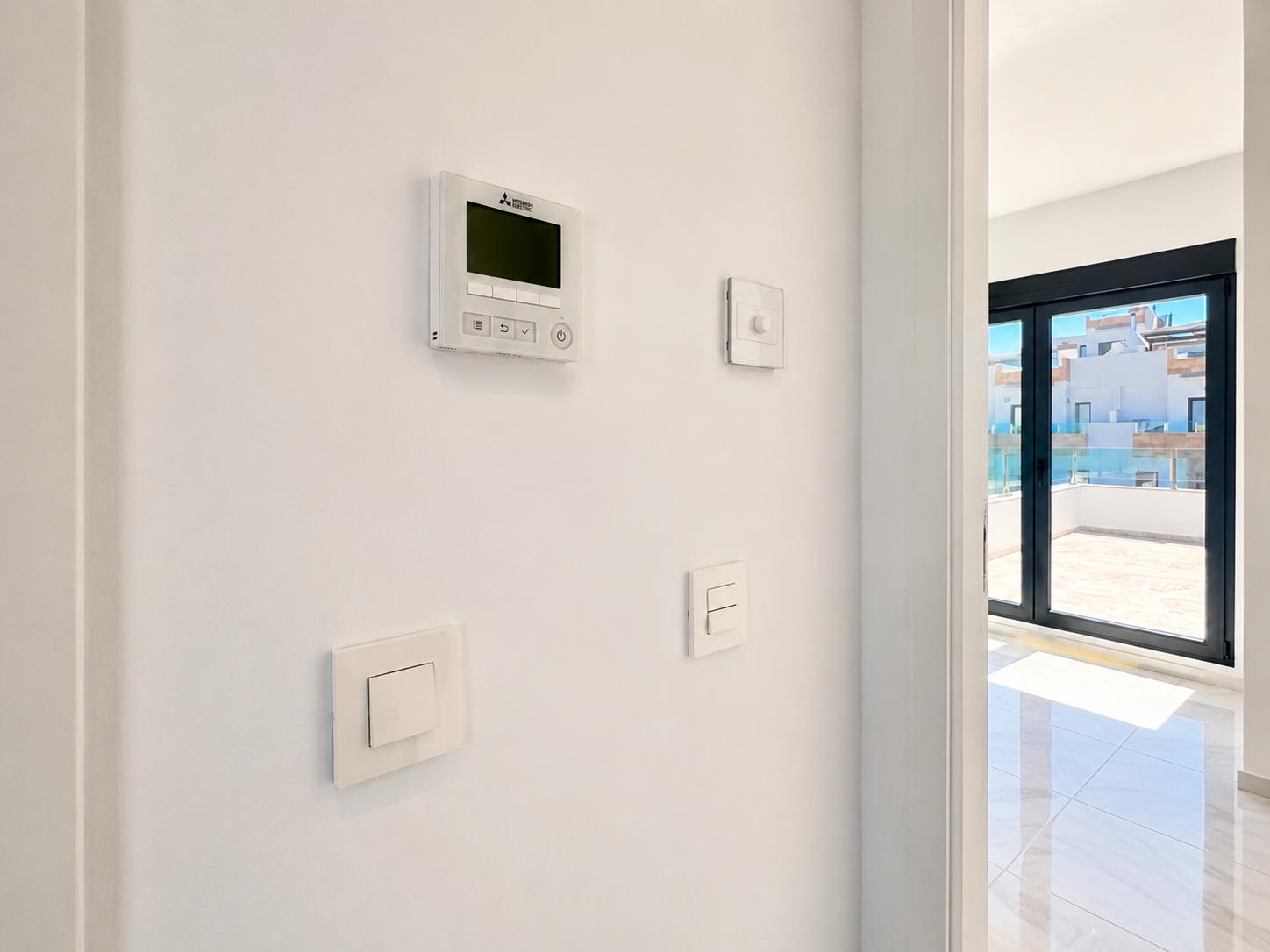 C3XY7121NUC Villa contemporánea con piscina privada en venta en Polop de la Marina