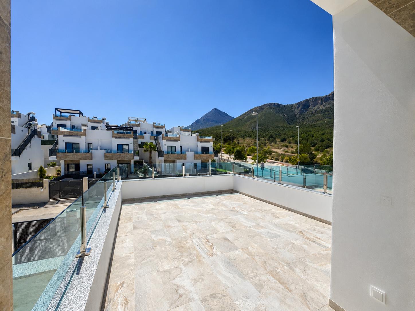 C3XY7121NUC Villa contemporánea con piscina privada en venta en Polop de la Marina